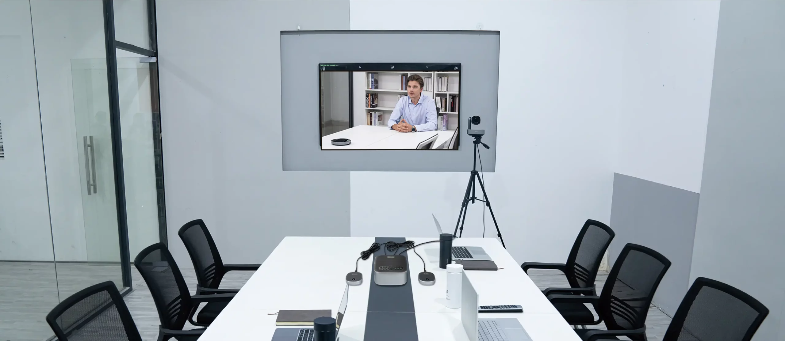 How to Set Up Video Conferencing in a Large Meeting Room-1
