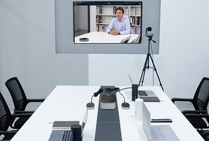 How to Set Up Video Conferencing in a Large Meeting Room